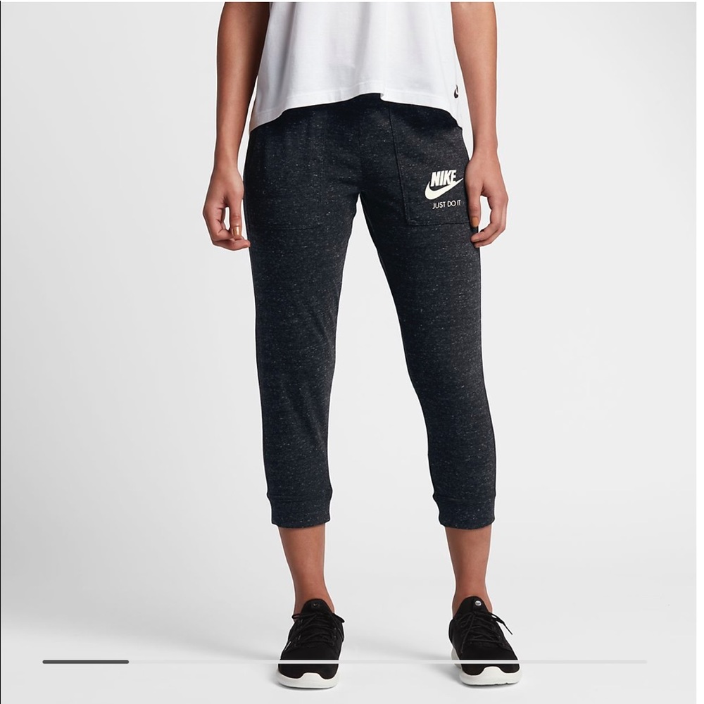 Nike Vintage Style Capri Joggers